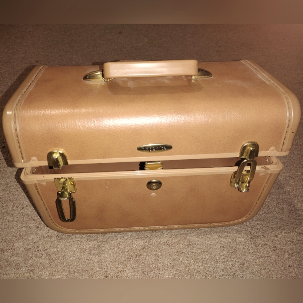 Vintage J.C. Higgins fine luggage
